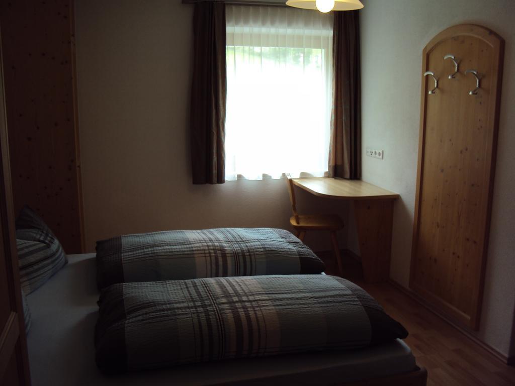 Haus Fliri Hotel Curon Venosta Room photo