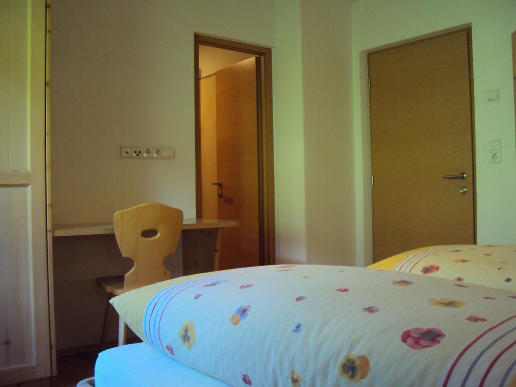 Haus Fliri Hotel Curon Venosta Room photo