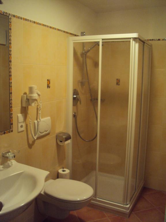 Haus Fliri Hotel Curon Venosta Room photo