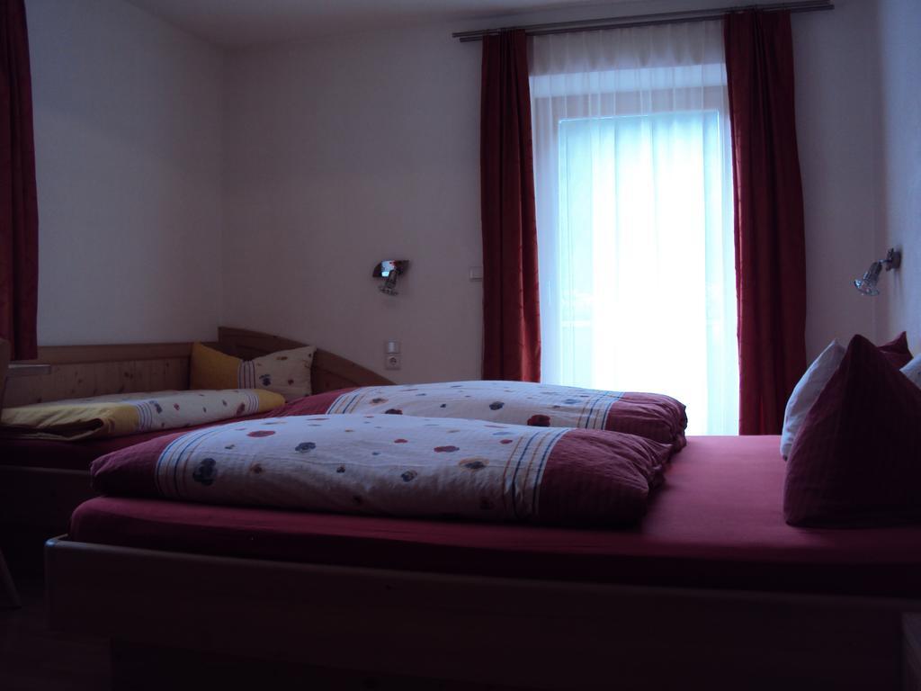 Haus Fliri Hotel Curon Venosta Room photo